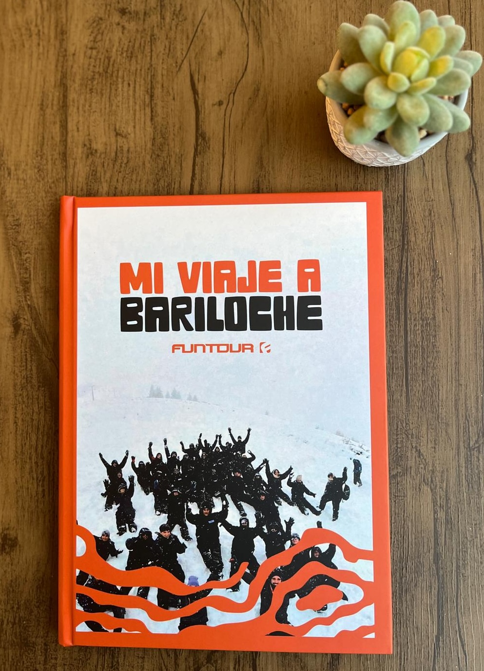 Viajeros de Funtour en Bariloche con su FotoLibro
